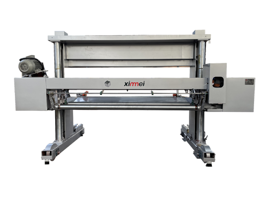 Machine de découpe de mousse PU de haute précision avec une vitesse de 0 à 120 m/min, une tolérance de ±0,06 mm et une largeur de 1500 à 2200 mm